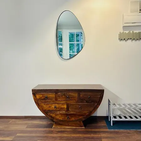 Timeless Old Centre With 2 Bathrooms And Balcony Pozsony