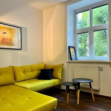 Daire Timeless Old Centre With 2 Bathrooms And Balcony