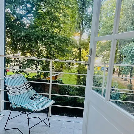 Timeless Old Centre With 2 Bathrooms And Balcony * Pozsony