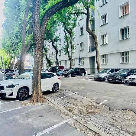 Apartman Timeless Old Centre With 2 Bathrooms And Balcony