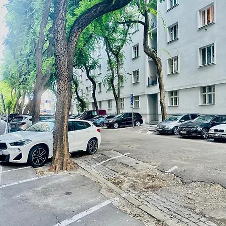 Διαμέρισμα Timeless Old Centre With 2 Bathrooms And Balcony