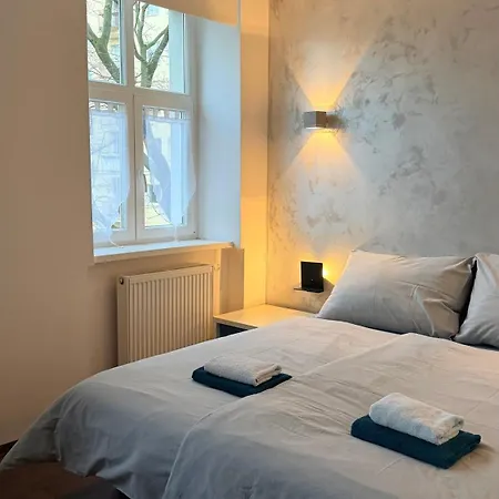 Lägenhet Timeless Old Centre With 2 Bathrooms And Balcony Bratislava