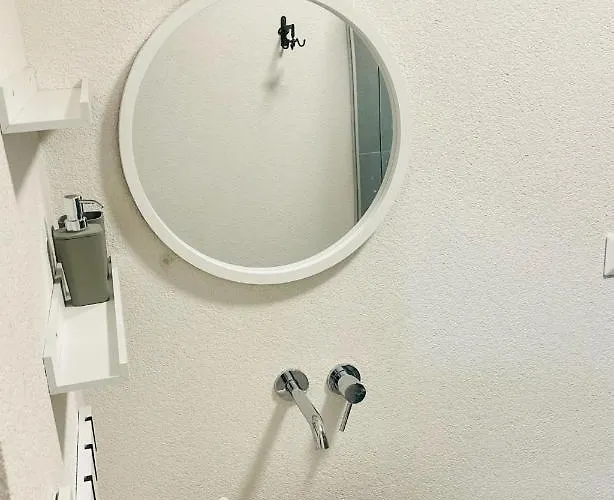 Timeless Old Centre With 2 Bathrooms And Balcony Lägenhet *