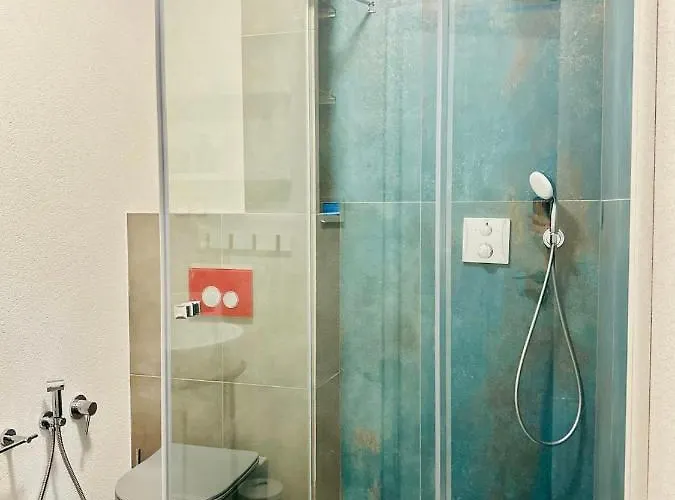 Timeless Old Centre With 2 Bathrooms And Balcony