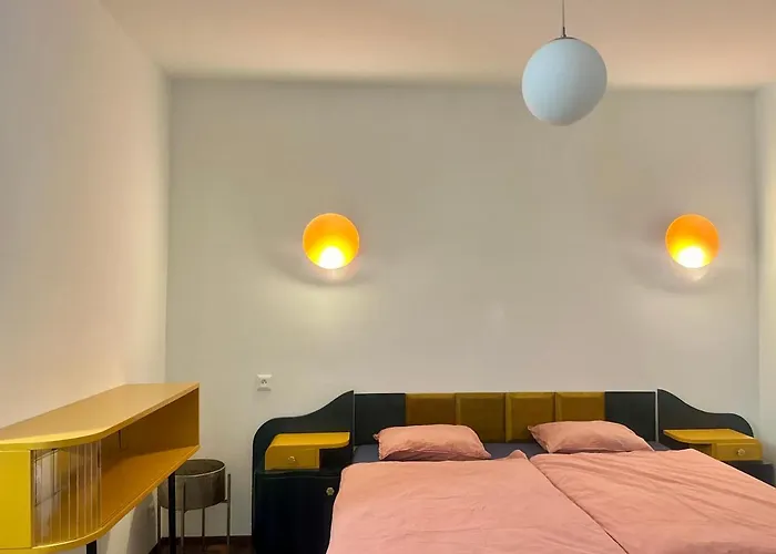 Timeless Old Centre With 2 Bathrooms And Balcony * Pressburg