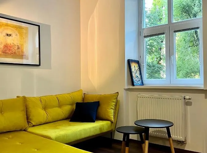 Lägenhet Timeless Old Centre With 2 Bathrooms And Balcony