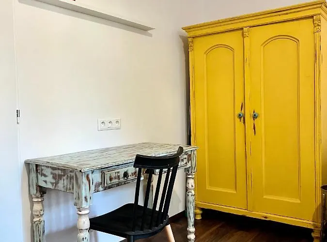 Timeless Old Centre With 2 Bathrooms And Balcony Apartment Pressburg