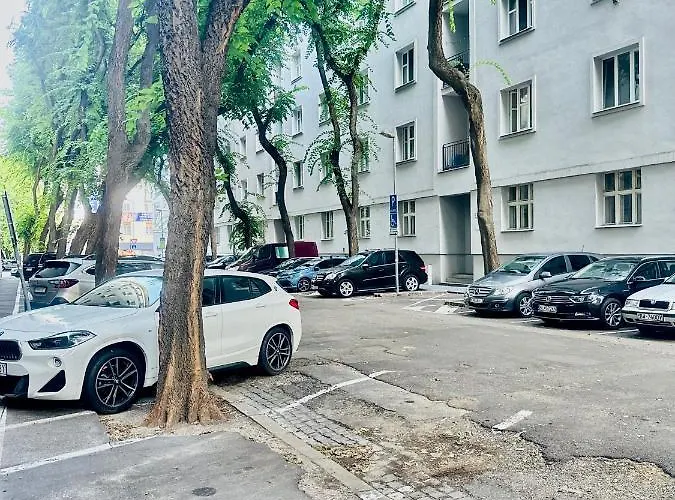 Apartment Timeless Old Centre With 2 Bathrooms And Balcony