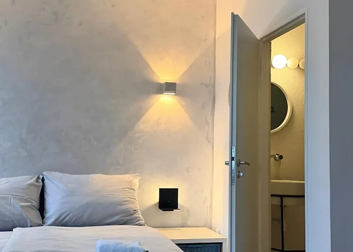 Lägenhet Timeless Old Centre With 2 Bathrooms And Balcony Bratislava