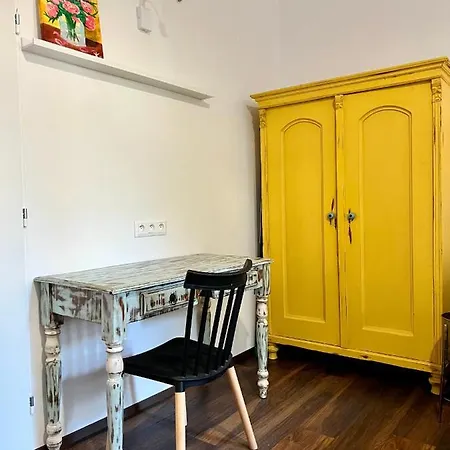 Timeless Old Centre With 2 Bathrooms And Balcony Apartamento Bratislava
